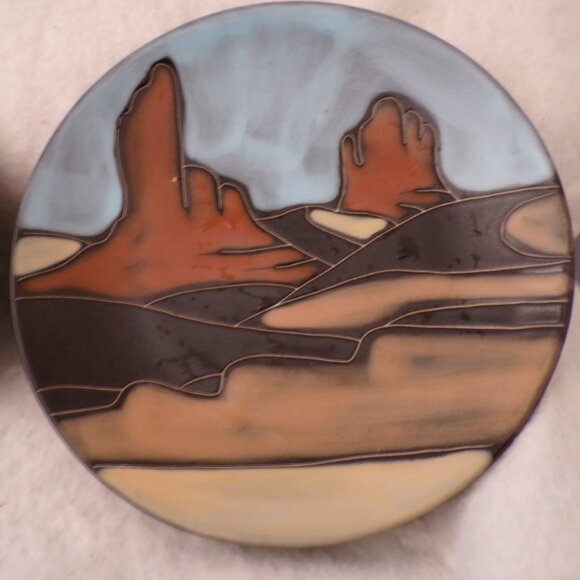 Set Of 2 Tabletops Gallery NAVAJO Plates Monument Valley Hand Painted - Picture 3 of 3